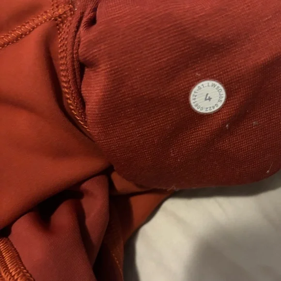 Lululemon Wunder Train Tight - Size 4 Cayenne - Picture 6 of 6